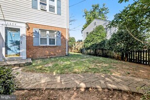 5838 Fifer Dr in Alexandria, VA - Building Photo