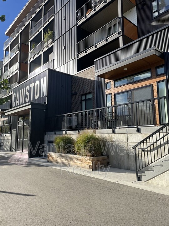 660-660 Cawston Ave in Kelowna, BC - Building Photo