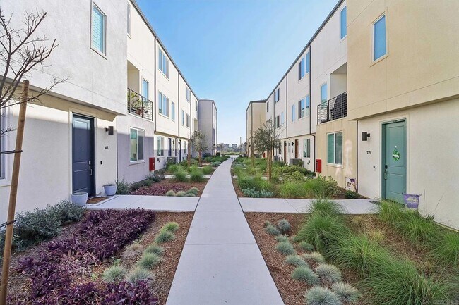 5460 Shorefront Dr in San Diego, CA - Building Photo - Building Photo