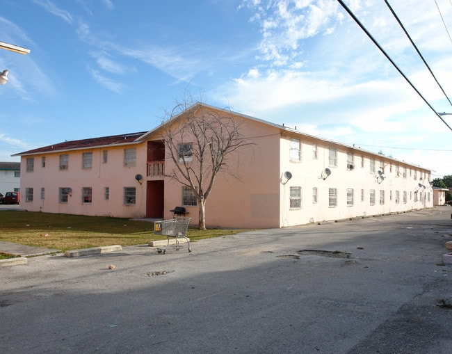 140 SW 6th St in Homestead, FL - Foto de edificio - Building Photo