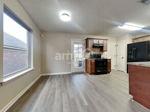 10062 Mill Hill Ave in Cordova, TN - Foto de edificio - Building Photo