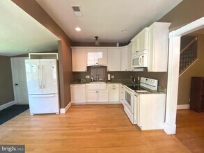 10304 Gunston Rd in Lorton, VA - Building Photo - Building Photo