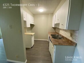 6325 Thornberry Crescent in Windsor, ON - Building Photo - Building Photo