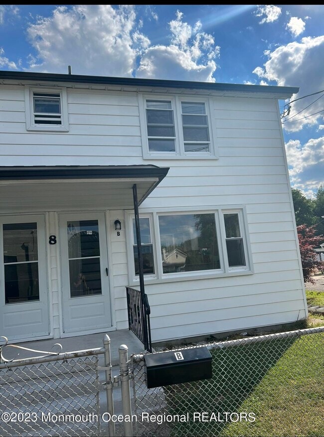 8a Washington Ave in Matawan, NJ - Building Photo - Building Photo