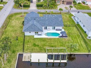 2 Cedar Ct in Palm Coast, FL - Foto de edificio - Building Photo