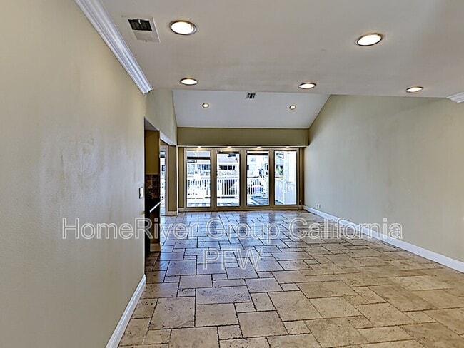 2030 Kingsbridge Way in Oxnard, CA - Building Photo - Building Photo