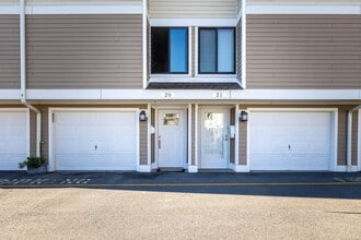 20 Lawson Ln in Ridgefield, CT - Building Photo - Building Photo