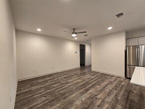 10305 Fulton Ave in Austin, TX - Building Photo - Building Photo