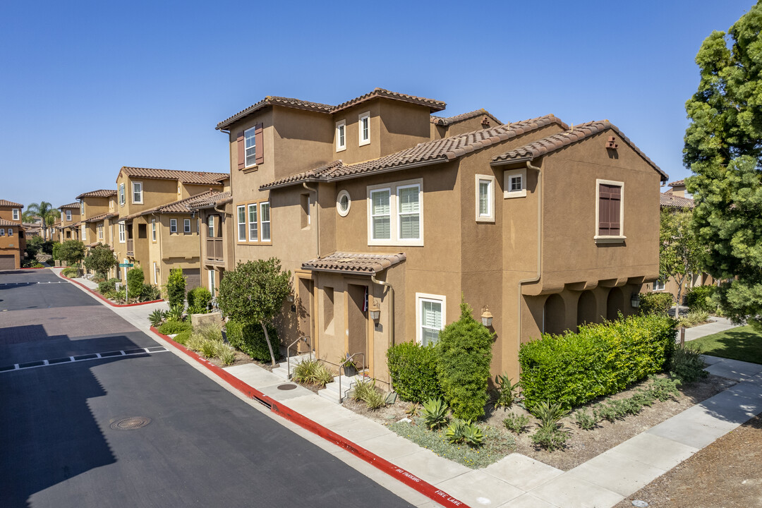 10536 Calle Tamarindo in San Diego, CA - Foto de edificio