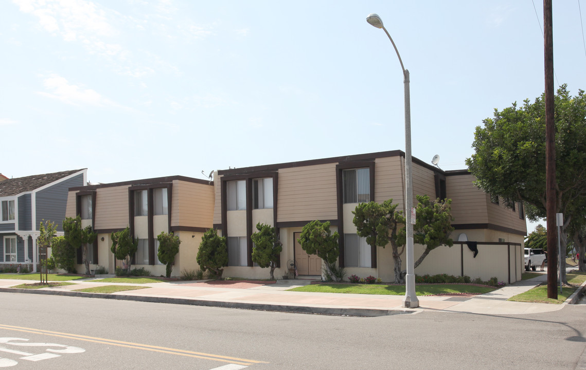 421-425 16th St in Huntington Beach, CA - Foto de edificio