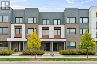 70 Huguenot Rd in Oakville, ON - Building Photo - Building Photo