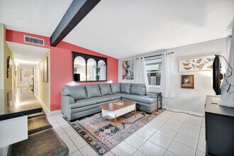 5025 9th Ave S in Gulfport, FL - Building Photo - Building Photo