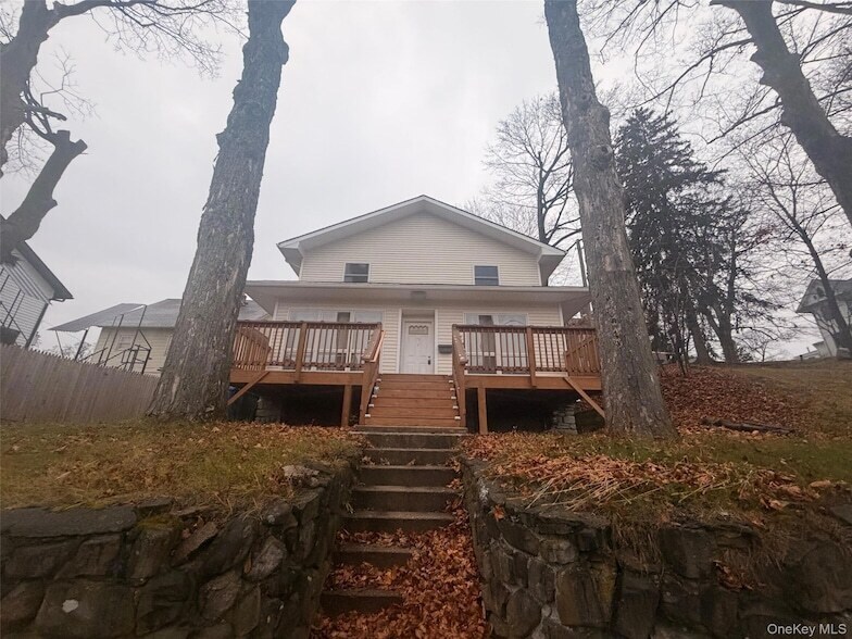 79 Monhagen Ave in Middletown, NY - Foto de edificio