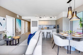 4010 S Ocean Dr in Hollywood, FL - Building Photo - Building Photo