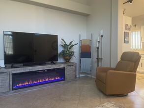 14300 W Bell Rd, Unit 414 in Surprise, AZ - Foto de edificio - Building Photo