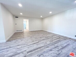 439 S Oakhurst Dr in Beverly Hills, CA - Building Photo - Building Photo