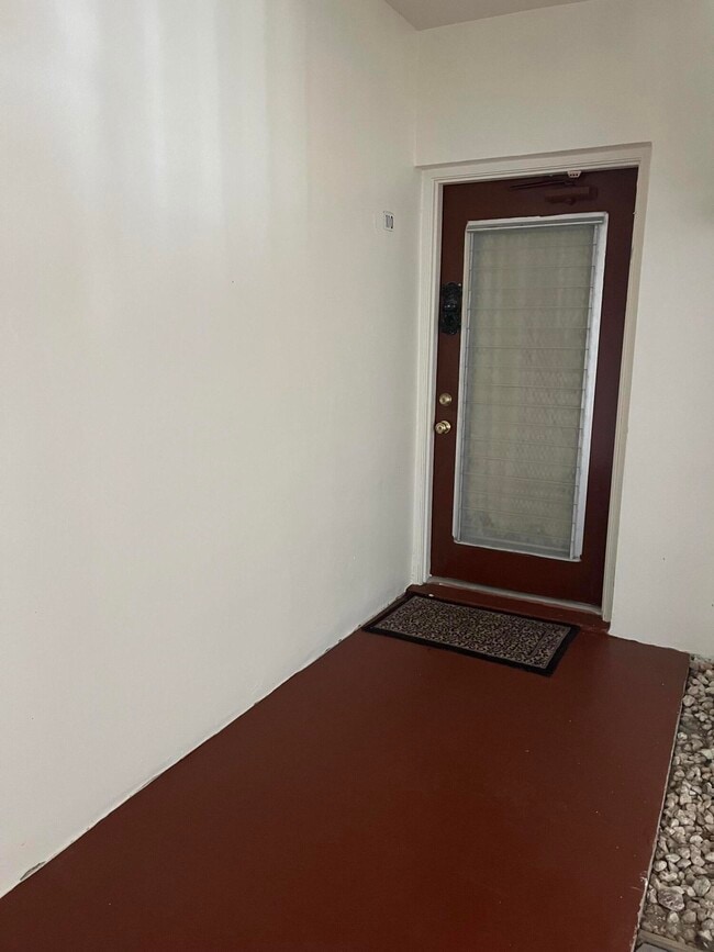 110 Lake Anne Dr in West Palm Beach, FL - Building Photo - Building Photo