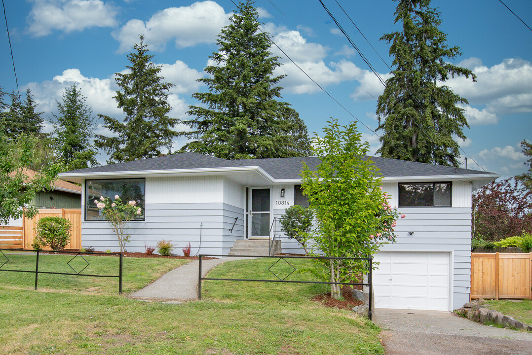 10814 32nd Ave SW in Seattle, WA - Building Photo