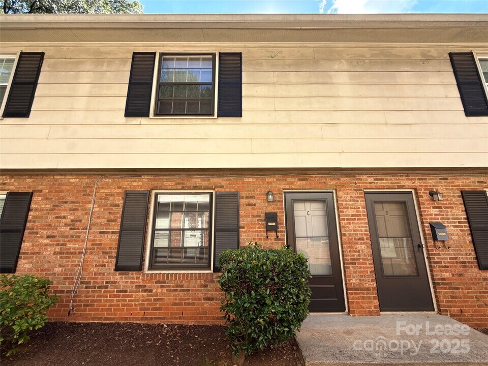 2330 Kenmore Ave in Charlotte, NC - Building Photo