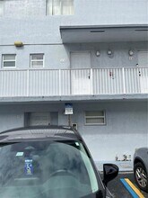 8031 NW 8th St, Unit 13 in Miami, FL - Building Photo - Building Photo