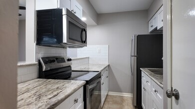 2102 5th Ave N in Texas City, TX - Building Photo - Building Photo