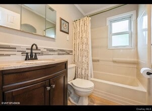 27 Lowell St in Bethpage, NY - Building Photo - Building Photo