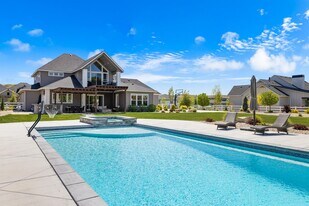 8490 W Mirror Pond Dr in Garden City, ID - Building Photo