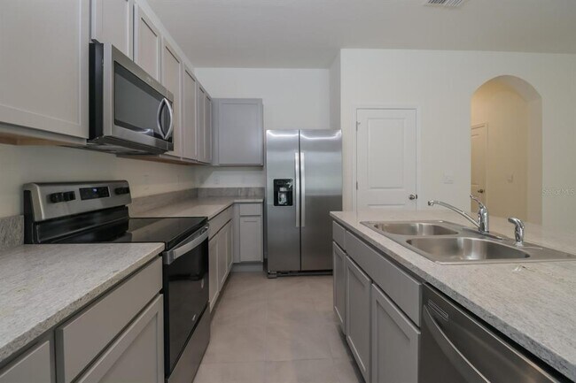 2894 Peony Pr Ln in Wesley Chapel, FL - Foto de edificio - Building Photo