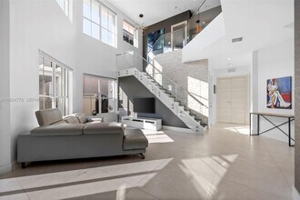 1549 Breakwater Terrace in Hollywood, FL - Building Photo - Building Photo