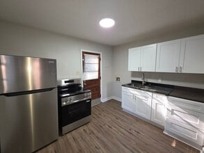 2921 Coronet Way in Charlotte, NC - Building Photo - Building Photo