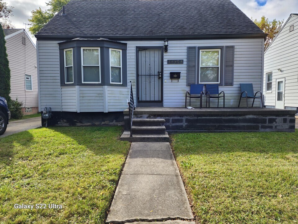 18964 Elkhart St in Harper Woods, MI - Building Photo