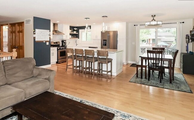 826 S Salem Dr in Schaumburg, IL - Building Photo - Building Photo