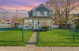 40 Amity St in Patchogue, NY - Building Photo