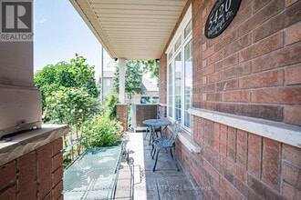 5420 Valleyhigh Dr in Burlington, ON - Building Photo - Building Photo