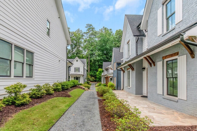 1840 Commons Cir in Atlanta, GA - Building Photo - Building Photo