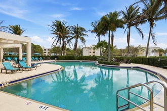 Eagle Walk Off-Campus Student Housing in Ft. Myers, FL - Building Photo - Building Photo