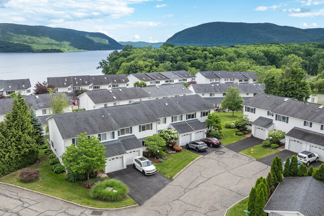 Plum Point on Hudson Condominiums in New Windsor, NY - Building Photo - Building Photo