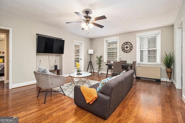 300 Peachtree St NE, Unit 21K in Atlanta, GA - Building Photo - Building Photo