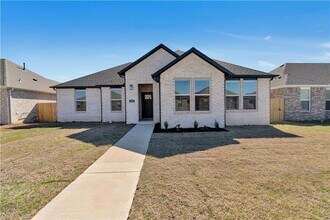 4805 W Sturgeon St in Fayetteville, AR - Building Photo - Building Photo