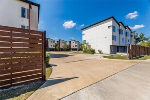 1417 Kramer Ln, Unit 9 in Austin, TX - Building Photo