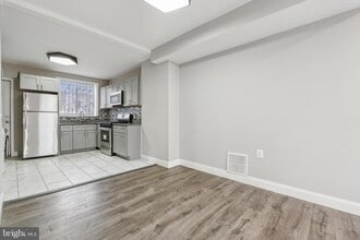 450 Furrow St in Baltimore, MD - Building Photo - Building Photo