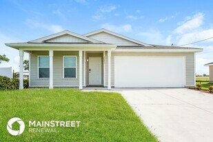 2043 NW 1st St in Cape Coral, FL - Building Photo