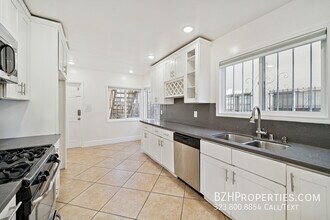 112 S Detroit St in Los Angeles, CA - Building Photo - Building Photo