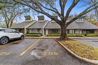 5206 Pine Mill Ct in Temple Terrace, FL - Building Photo - Building Photo