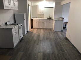 1311 W 1st St, Unit 22 in Cedar Falls, IA - Building Photo