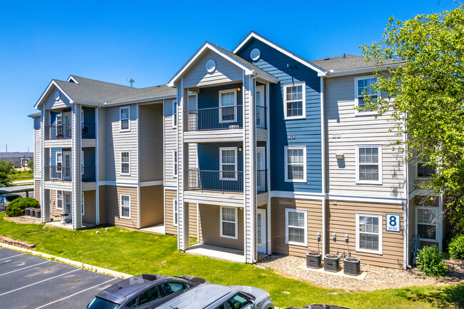 The Quarters Cedar Falls in Cedar Falls, IA - Building Photo - Building Photo