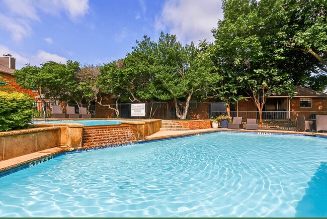 Creekside Village Apartments in Plano, TX - Foto de edificio - Building Photo