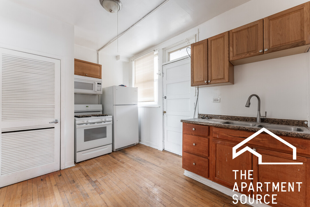 4001 W Montrose Ave in Chicago, IL - Building Photo