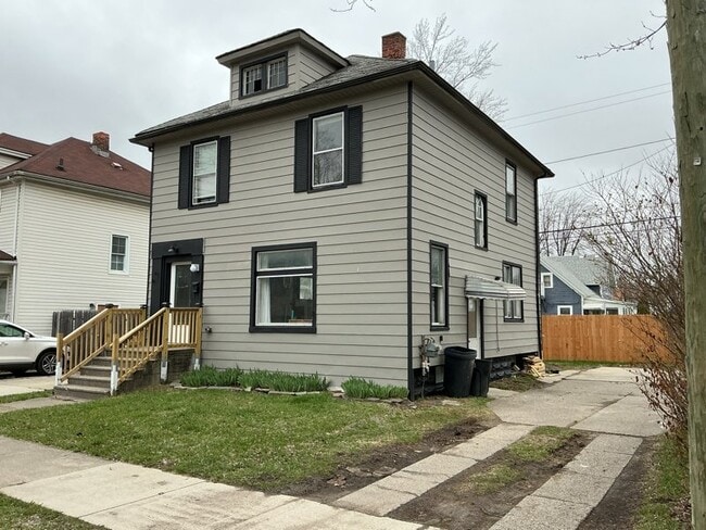 property at 40 Ferrin Pl