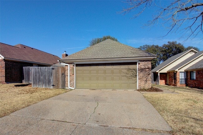10702 Tall Oak Dr in Fort Worth, TX - Building Photo - Building Photo